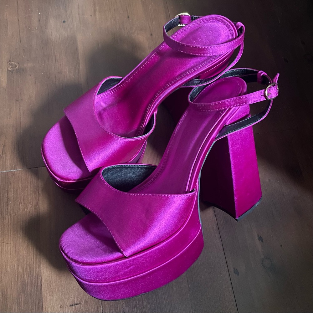 ASOS DESIGN Wide Fit Nix Platform Heeled Sandal in Magenta